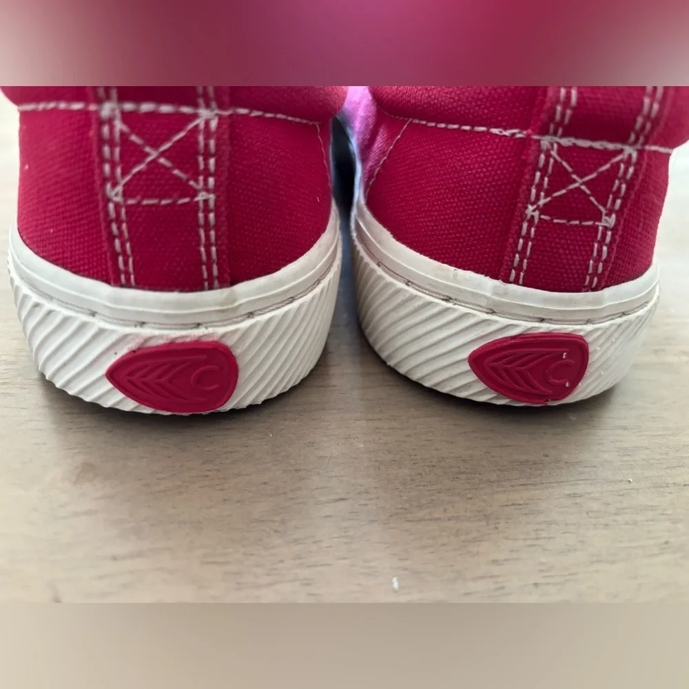 Cariuma Pantone Magenta sneakers size 8 ethically produced - Picture 7 of 9